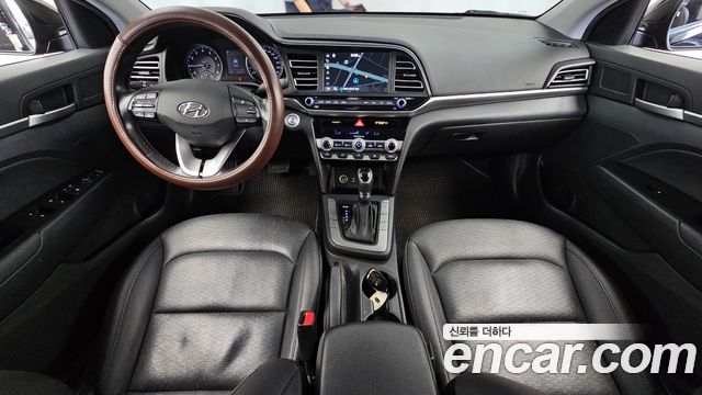 Hyundai Avante — interior