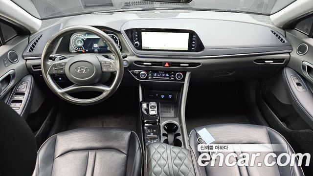 Hyundai Sonata — interior