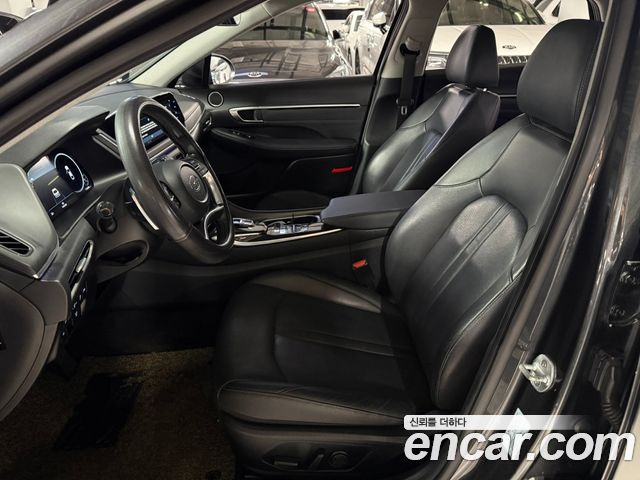 Hyundai Sonata — interior