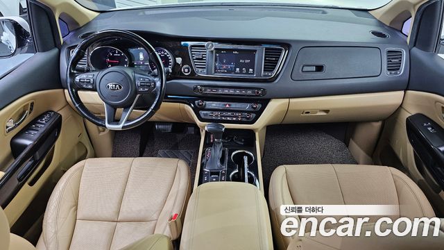 Kia Carnival — interior