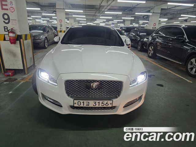Jaguar XJ — exterior