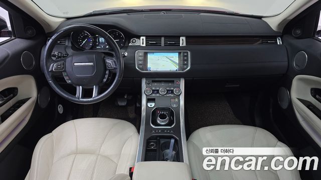 Land Rover Range Rover Evoque — interior