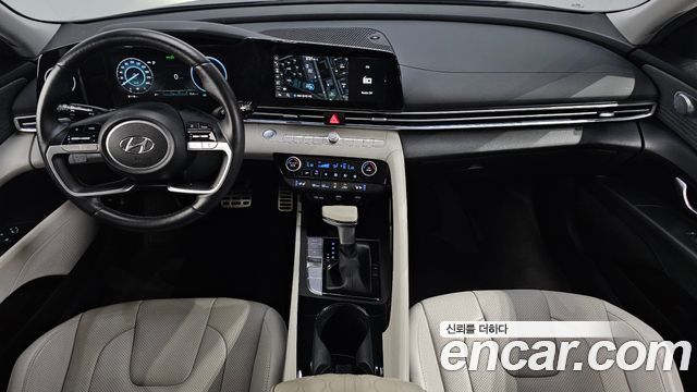 Hyundai Avante — interior