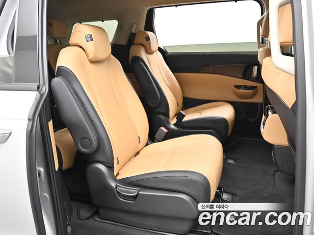 Kia Carnival — interior