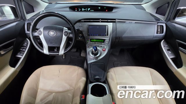 Toyota Prius — interior