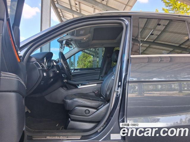 Mercedes-Benz M-Class — interior