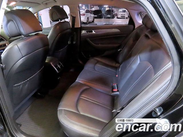 Hyundai Sonata — interior