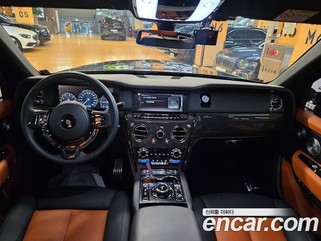 Rolls-Royce Cullinan — interior