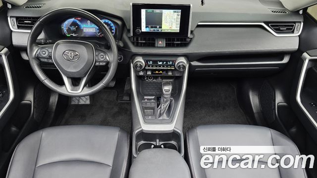 Toyota RAV4 — interior