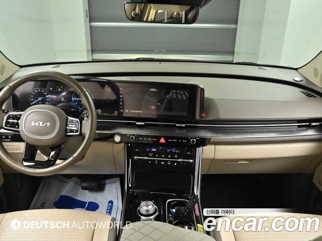 Kia Carnival — interior