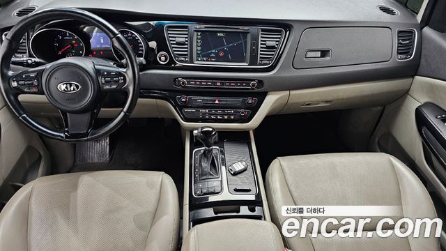 Kia Carnival — interior