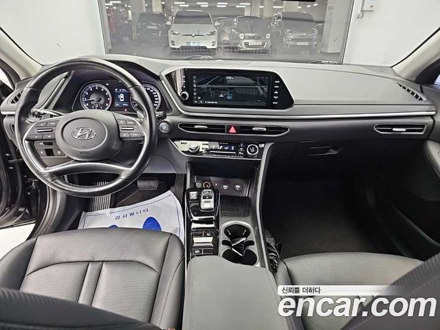Hyundai Sonata — interior