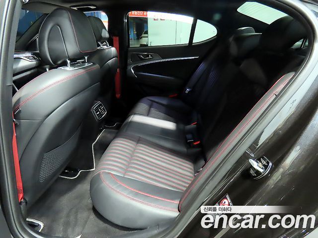 Genesis G70 — interior