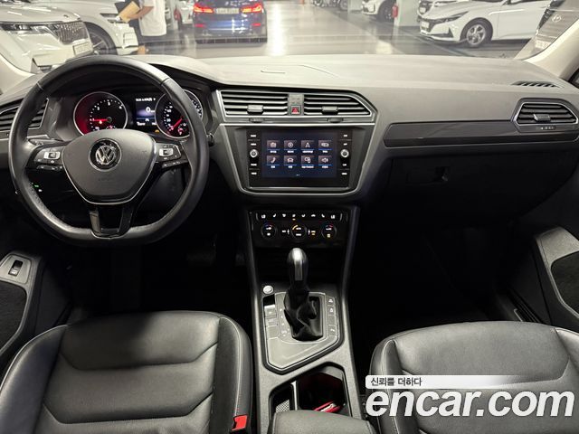 Volkswagen Tiguan — interior