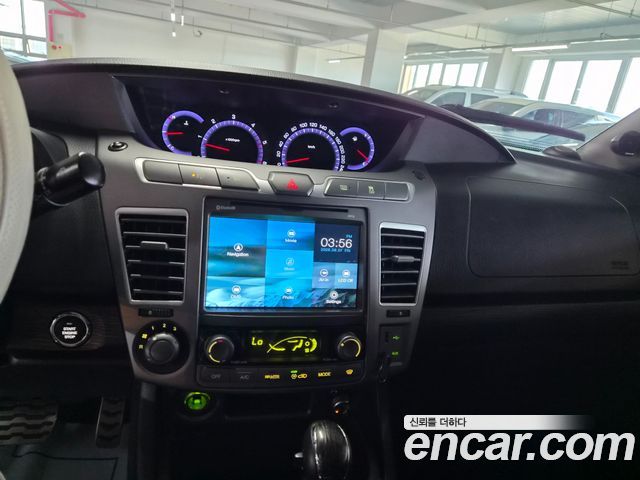 KG Mobility Korando — interior