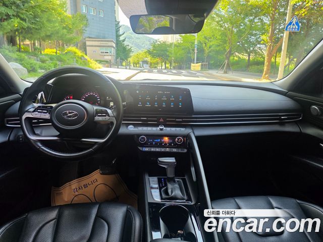 Hyundai Avante — interior