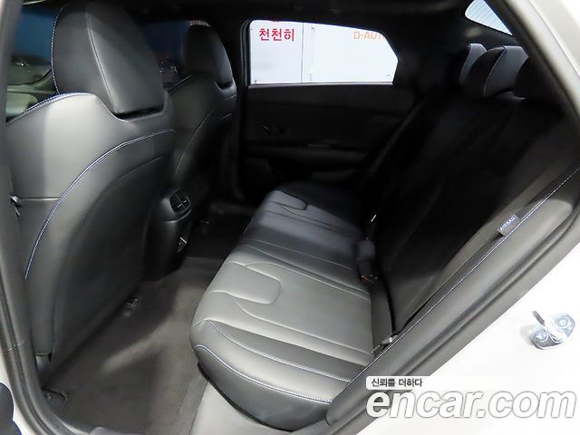 Hyundai Avante — interior