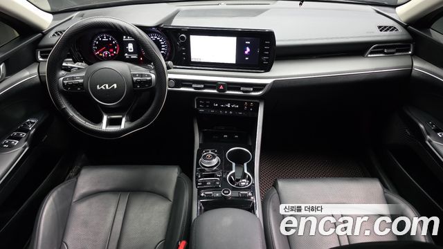 Kia K5 — interior