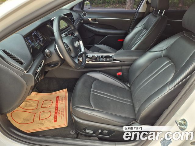 Hyundai Sonata — interior