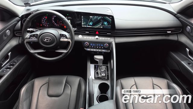 Hyundai Avante — interior