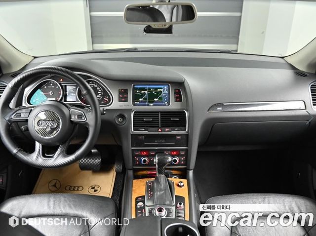 Audi Q7 — interior