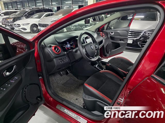 Renault Korea Clio — interior