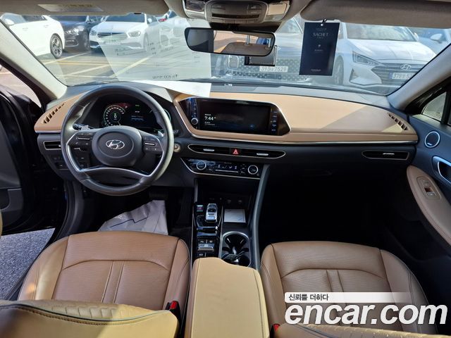 Hyundai Sonata — interior