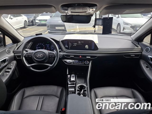 Hyundai Sonata — interior