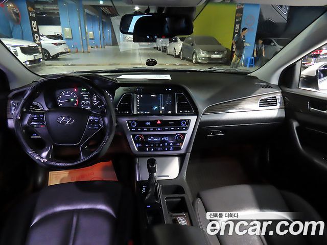 Hyundai Sonata — interior