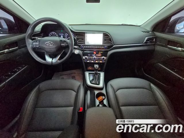 Hyundai Avante — interior