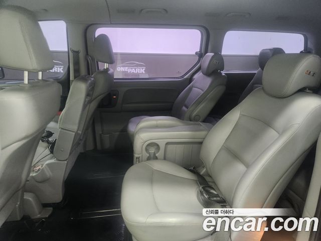 Hyundai Starex — interior