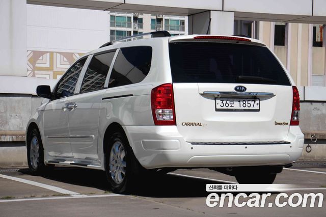 Kia Carnival — interior