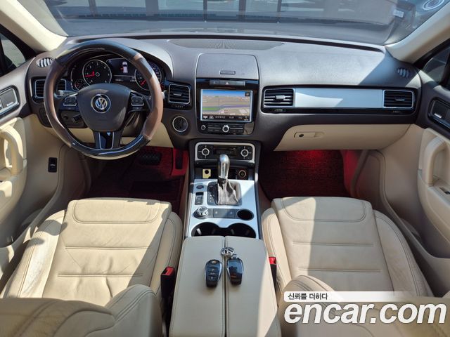 Volkswagen Touareg — interior