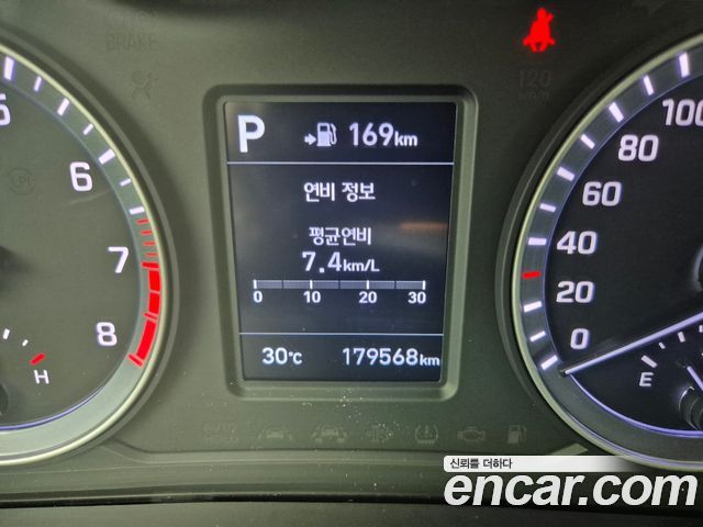 Hyundai Sonata — interior