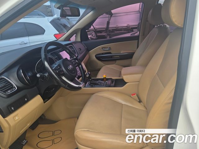 Kia Carnival — interior