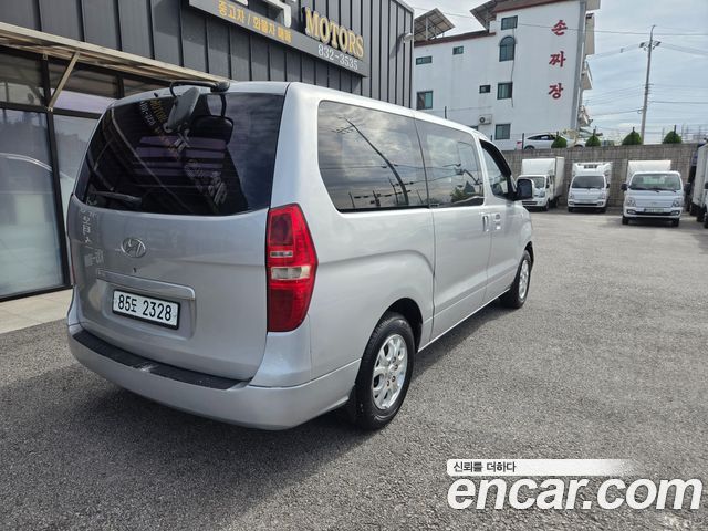 Hyundai Starex — interior