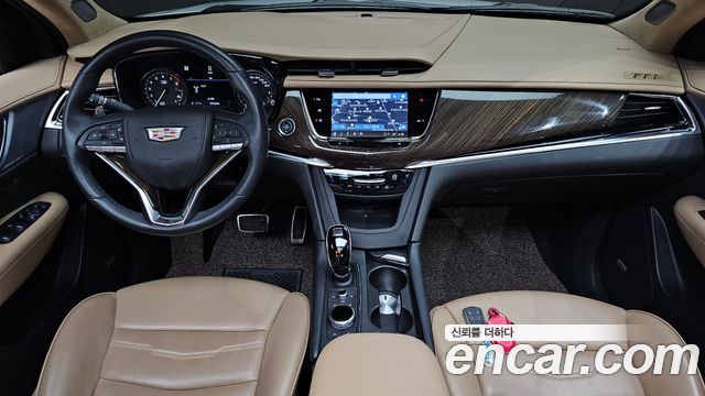 Cadillac XT6 — interior