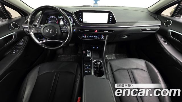 Hyundai Sonata — interior