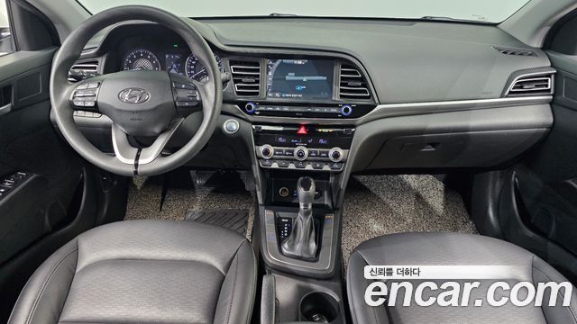 Hyundai Avante — interior