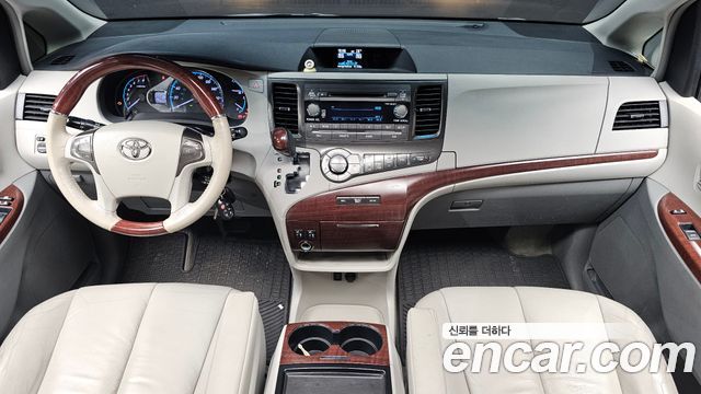 Toyota Sienna — interior