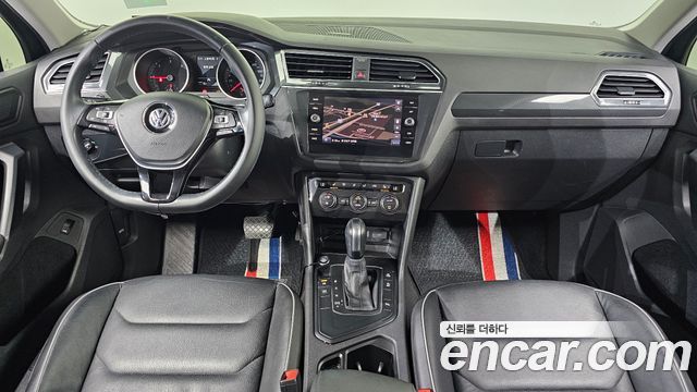 Volkswagen Tiguan — interior