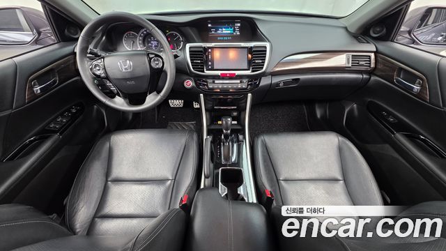 Honda Accord — interior