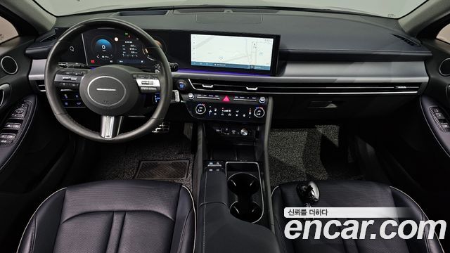 Hyundai Sonata — interior