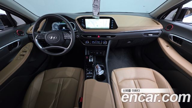 Hyundai Sonata — interior
