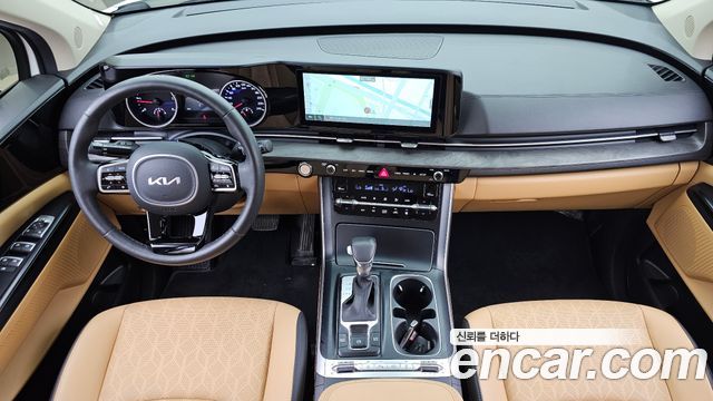 Kia Carnival — interior