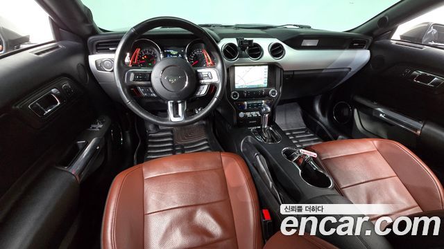 Ford Mustang — interior