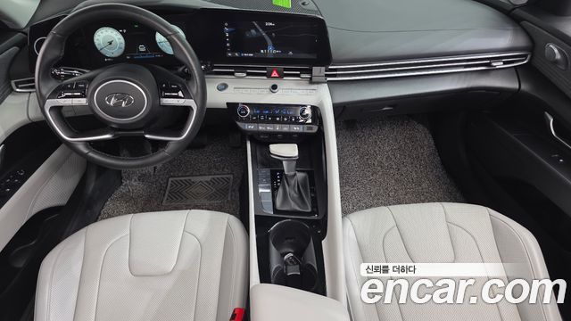 Hyundai Avante — interior