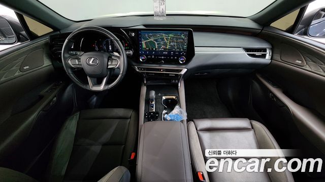 Lexus RX — interior