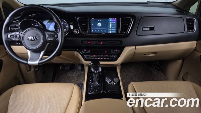 Kia Carnival — interior