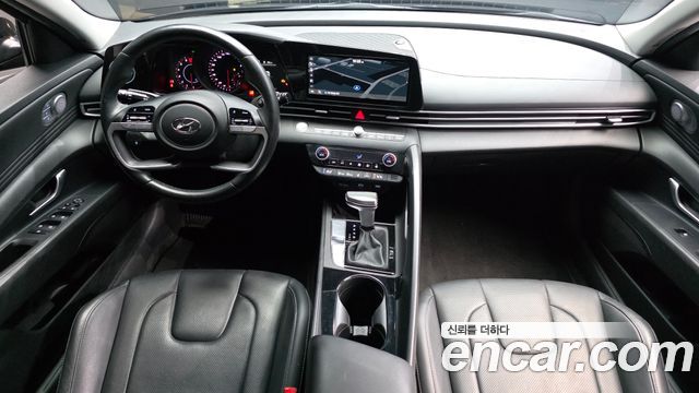 Hyundai Avante — interior